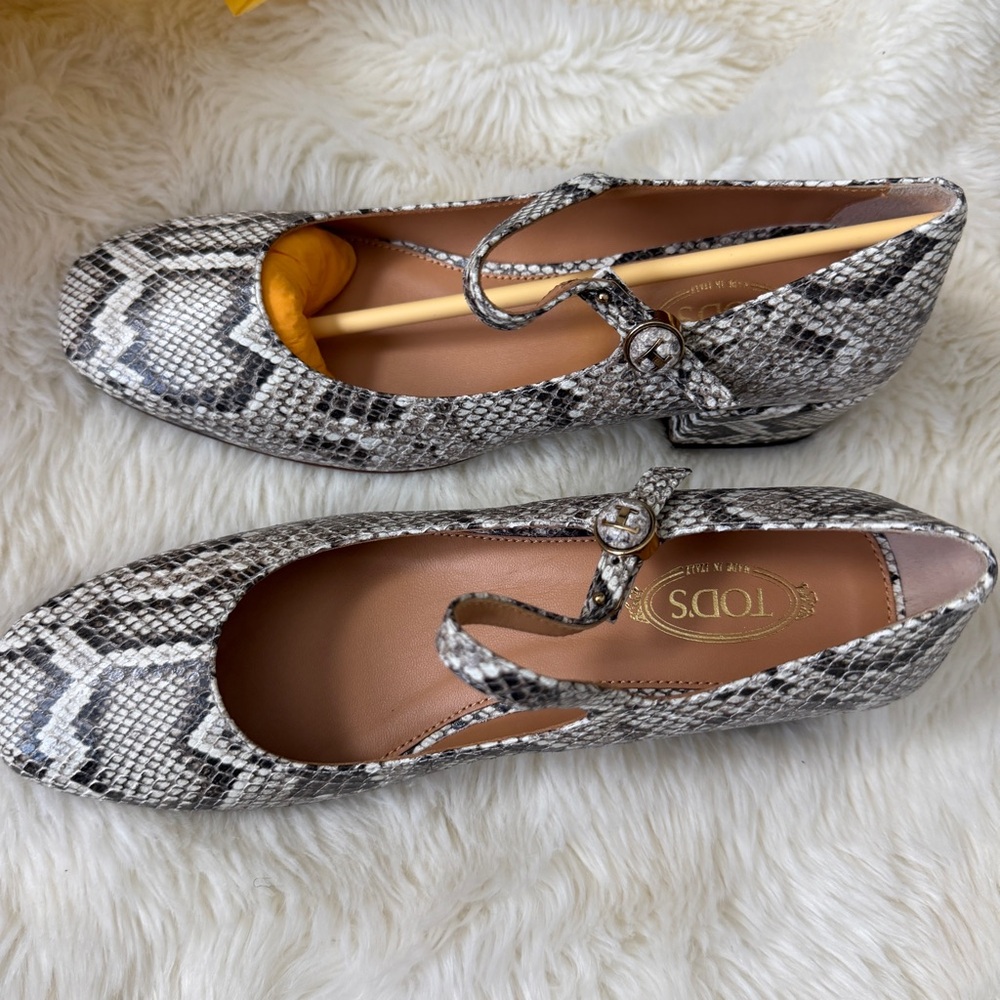 Tod's Mary Jane flats in a python-patterned leather brandβ new size 35